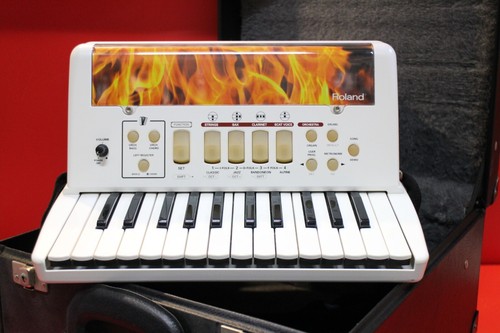 Used roland white v - used,